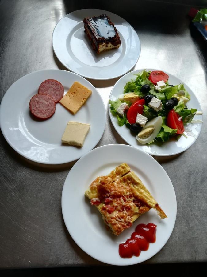 Pid Goroyu Hotel Chorna Tysa Екстериор снимка
